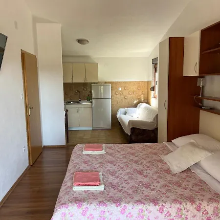 Sekana Apartment *